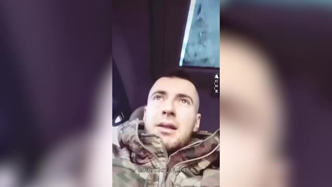 Толпа радостных людей. 1000 человек в группе. Американская компания друзей. 2000 человек в группе. Групповая фотосессия.