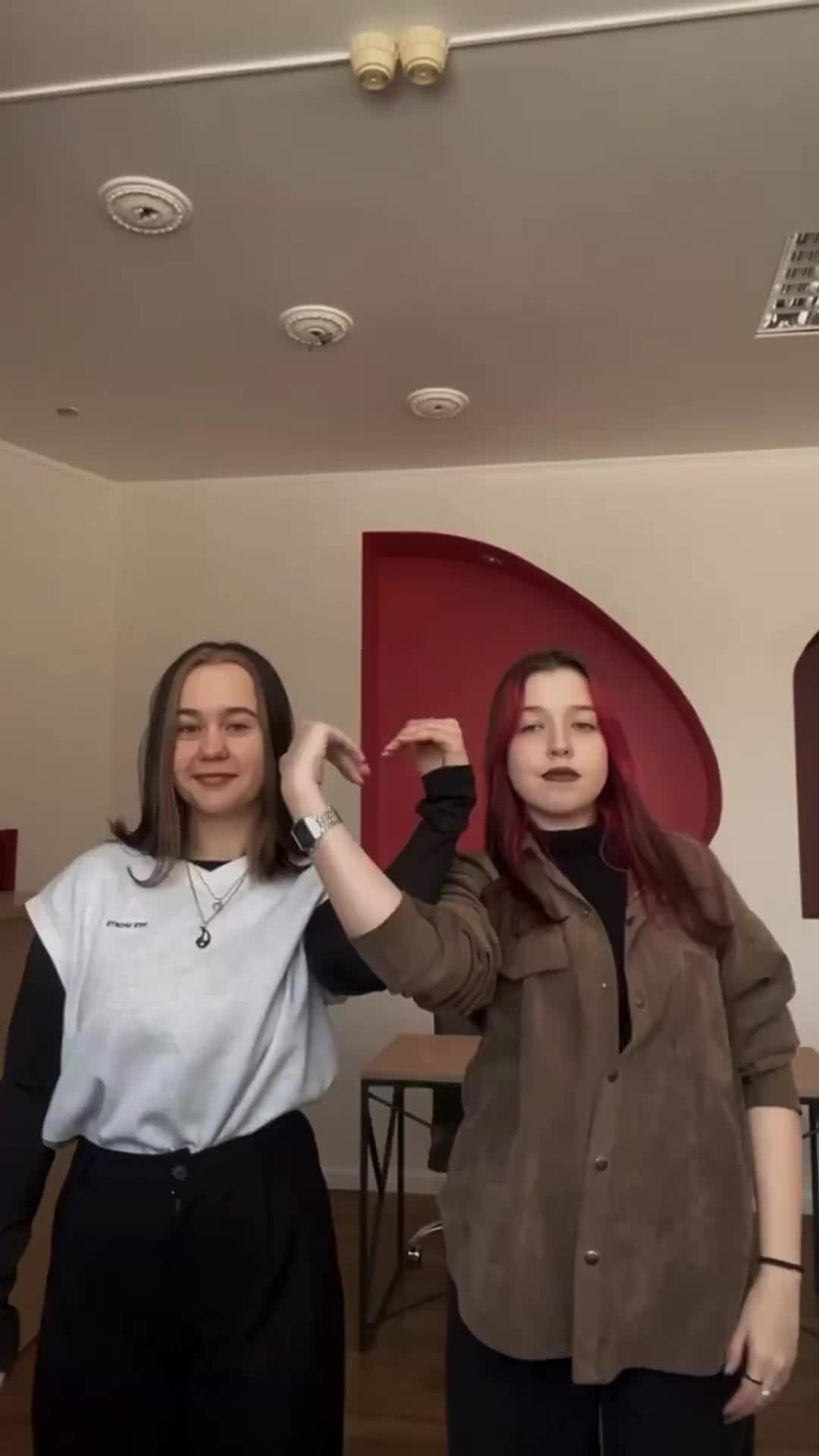 Бюджет и коммерция в вузе. Сколько человек 1 курс. Дистанционное обучение мем. Динамика бюджета москвы. Бюджет коммерция целевое.