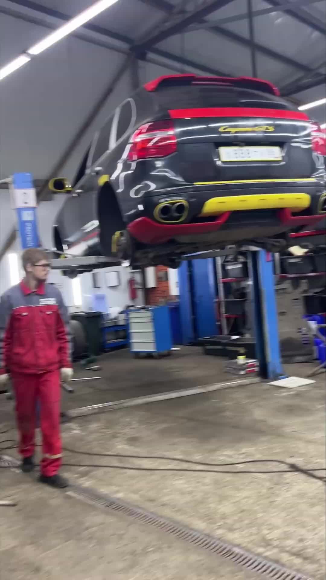 Порша Ру | Не откручиваются болты суппорта на Cayenne | Дзен