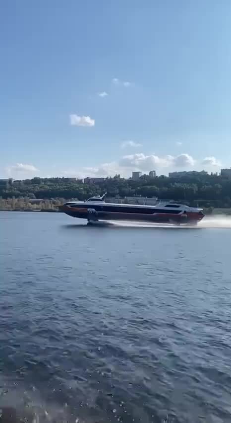 Метеор казань козьмодемьянск. Метеор на волге нижний новгород. метеор нижний новгород казань. метеор с нижнего на казань. на метеоре до казани из нижнего новгорода.