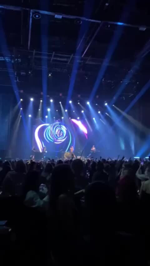 дискотека 90-х 2000. дискотека. танцующие люди. дискотека картинки. дискотека в клубе.