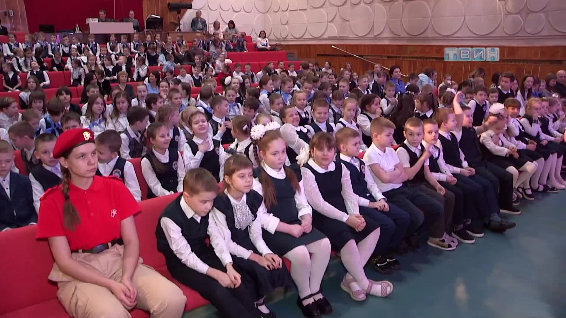 школа 176 нижний новгород учителя. школьная фотосессия 176 школы. школа 176 нижний новгород учителя начальных классов. директор школы 176 самара. педагогический состав.