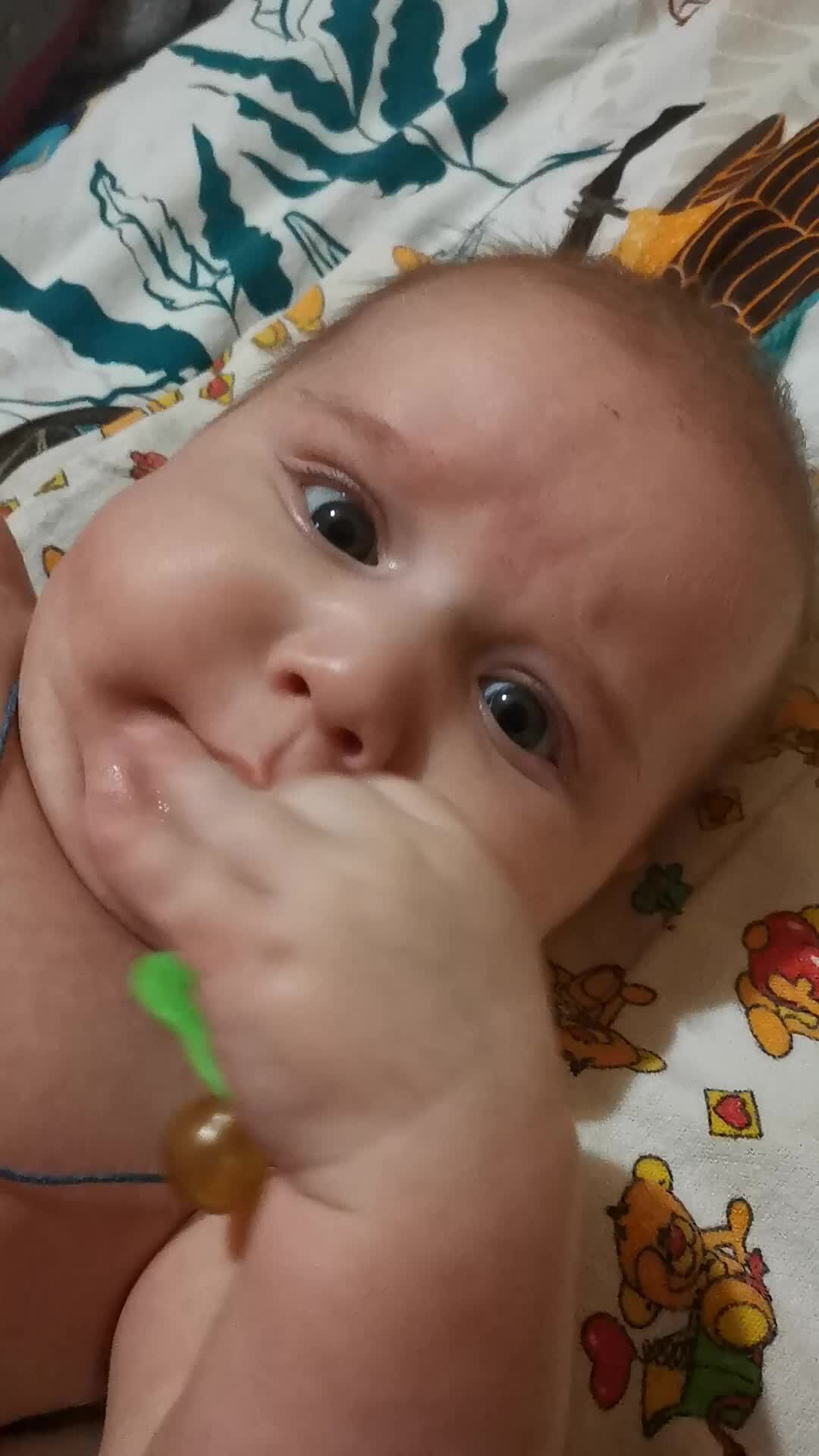 надуйте воздушный шарик в прохладном помещении. надуйте воздушный шарик и крепко его. надуйте воздушный шарик в прохладном помещении. эксперимент с воздушным шариком. опыт с воздушным шариком.