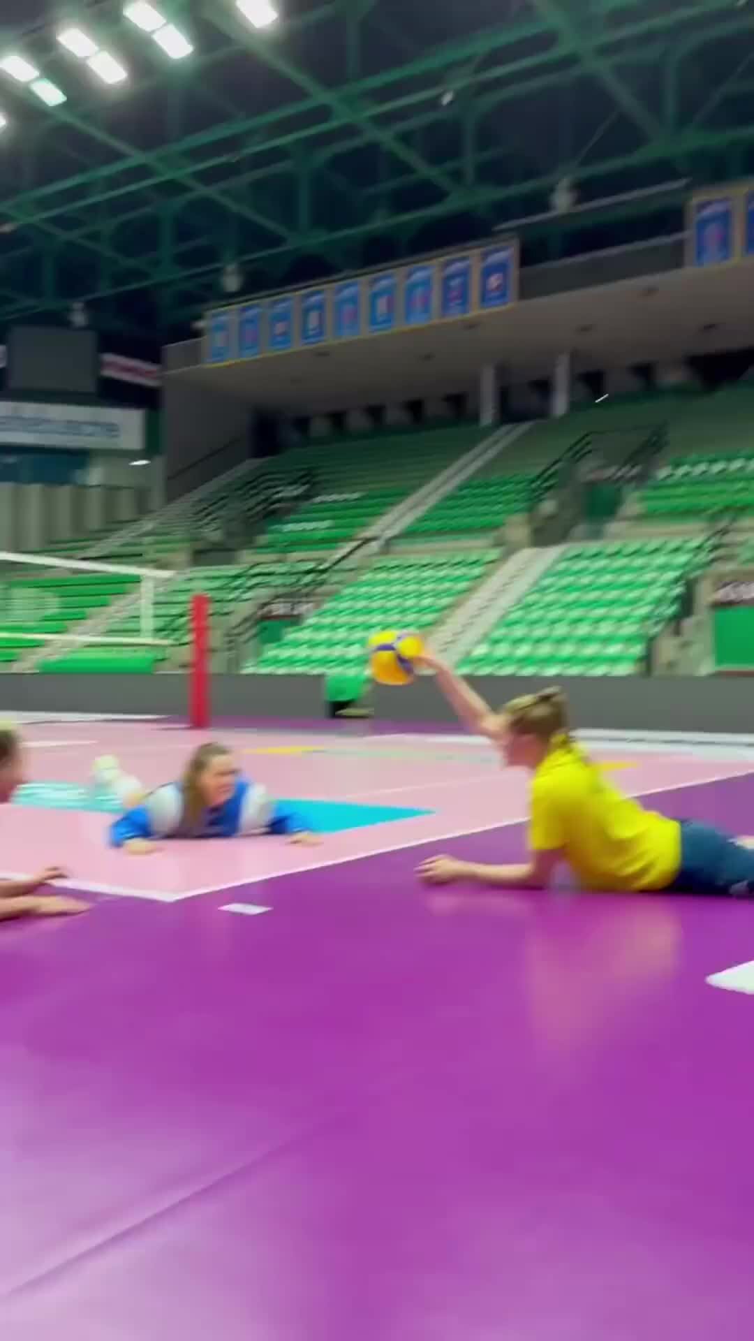 Спорт-Экспресс | Волейболистки сыграли в забавную игру на тренировке 🏐 |  Дзен