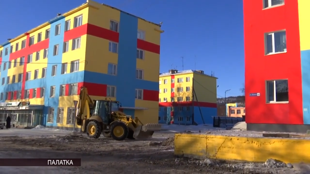 Вырезка сливников на теплотрассе. Порыв теплосети. Молодежь на теплотрассе. Устранение аварии на теплотрассе. Прорыв теплоцентраль трубы.