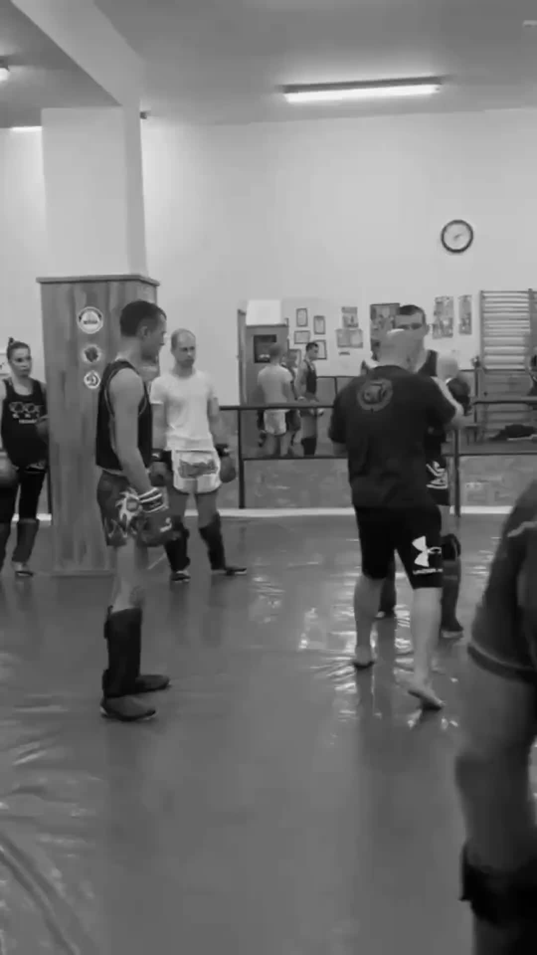 Техники самообороны. Бокс самозащита. Занятия по самообороне. Самооборона для подростков девочек. Бокс приёмы самозащиты.