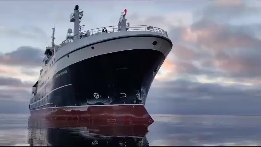 рыбаки на корабле. вахта на рыболовецких судах. траулер бмрт. трал 520 рыболовецкий. охотское море рыбозавод.