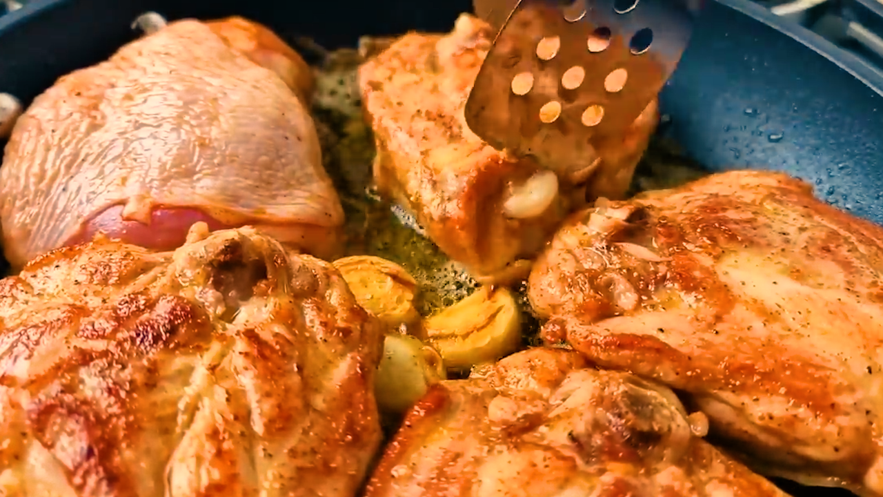 Температура приготовления курицы в духовке. Время приготовления курицы в духовке целиком. Курица в духовке сколько времени. Режим духовки для курицы. Сколько времени готовится курица в духовке.