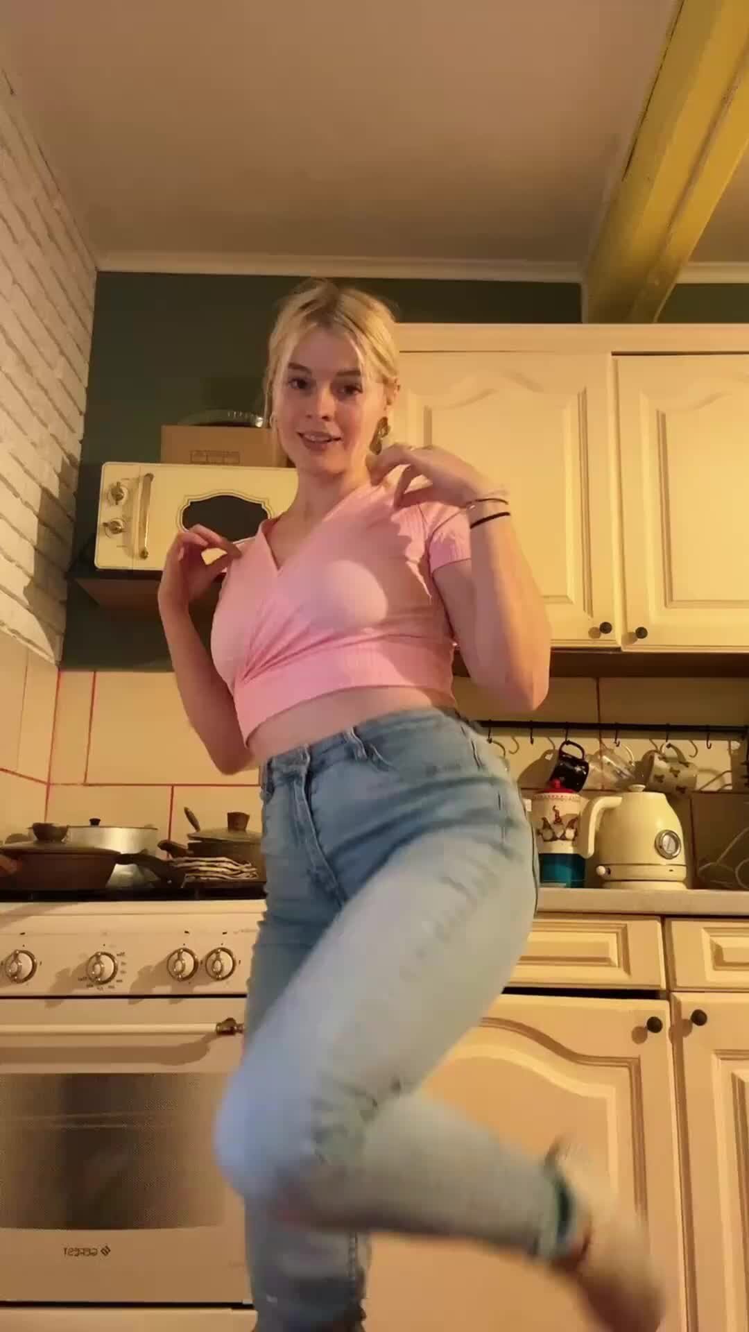 лирика сектор газа слова. песня сигарета во тьме. песня сигарета мелькает во тьме. лирика сектор газа слова. лирика текст.