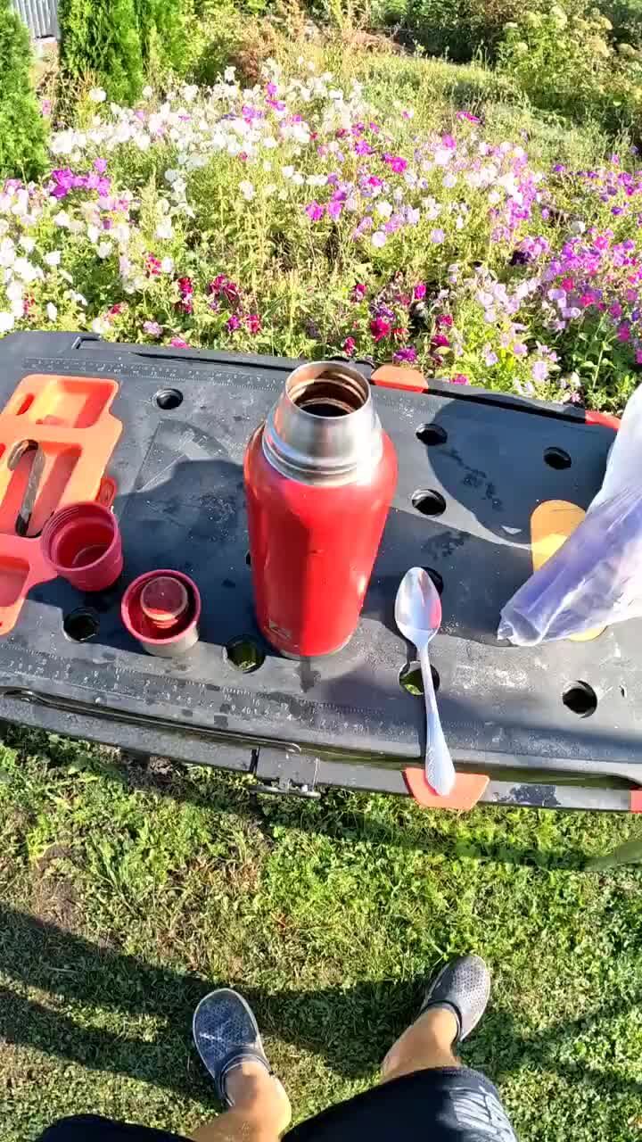 Термос thermos king 0. Термос на прозрачном фоне. Металлический термос в разрезе. Термос stone island. Стальной термос crown-230.