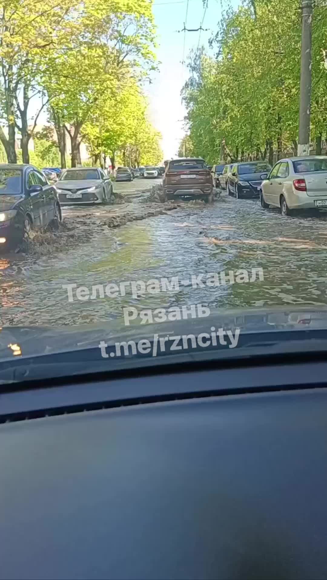 Появилось видео жестокого избиения рязанцев приезжими на улице Черновицкой