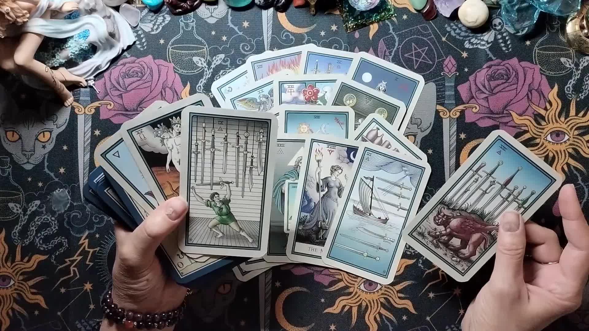 Таро ленорман расклады. Оасклаб на игральных карт. Общий расклад на картах. Гадание на будущее на 3 картах. Три карты таро на ближайшее будущее.