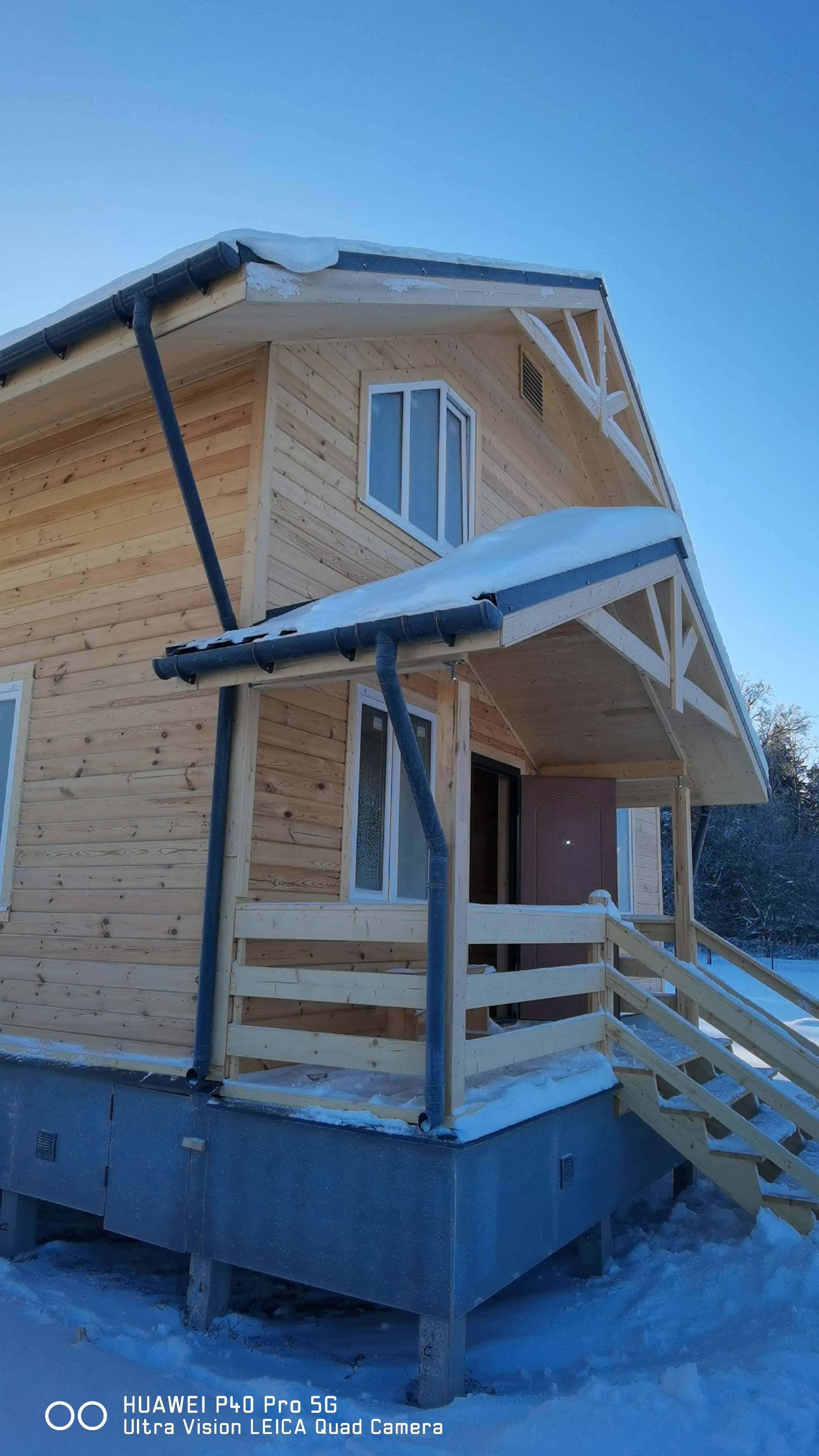 дюплекс каркасный дом. двухэтажный дом для круглогодичного проживания. м. дом с мансардой из клееного бруса 80 м2. небольшой каркасный дом.