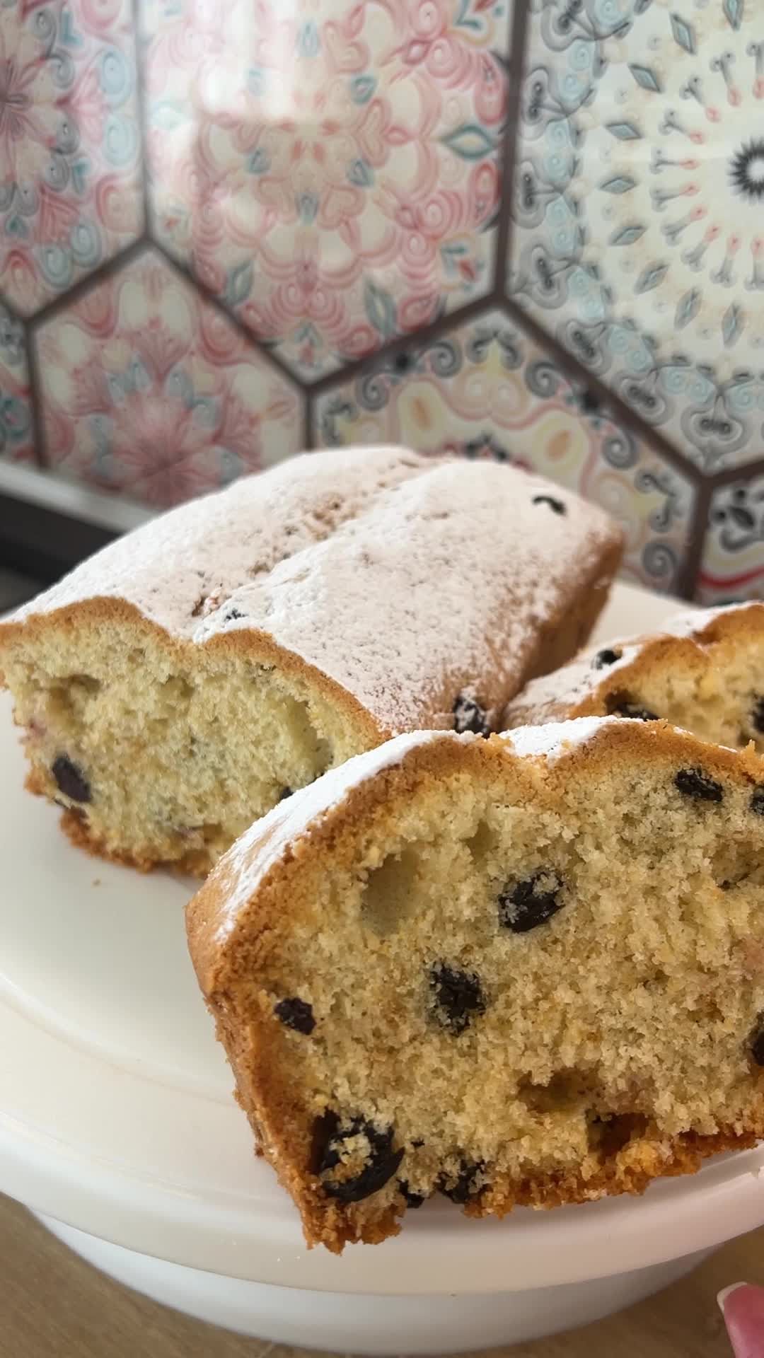 кексы в формочках в духовке. кекс на кефире. кексы в духовке. кексы в силиконовых формочках в духовке. кекс с брусникой.