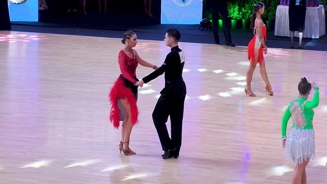 1 Бально Спортивные Платья фото 11