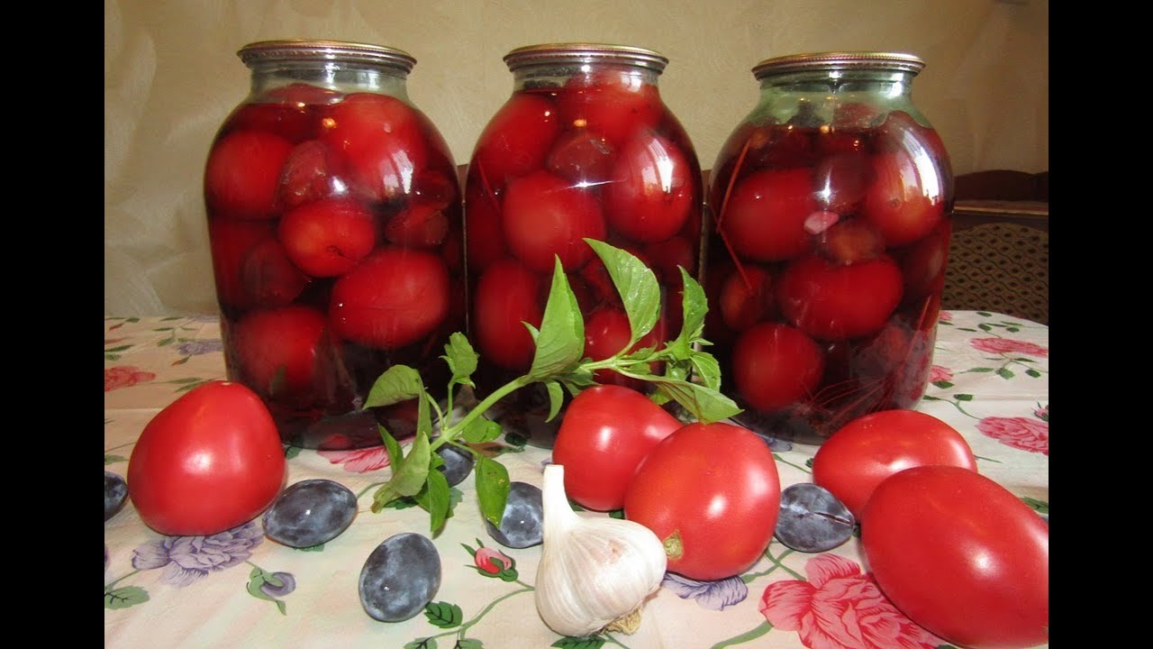 Помидоры домашние. Маленькие помидоры. Помидоры со вкусом. Консервированные томаты с базиликом. Помидоры со сливами на зиму рецепты.