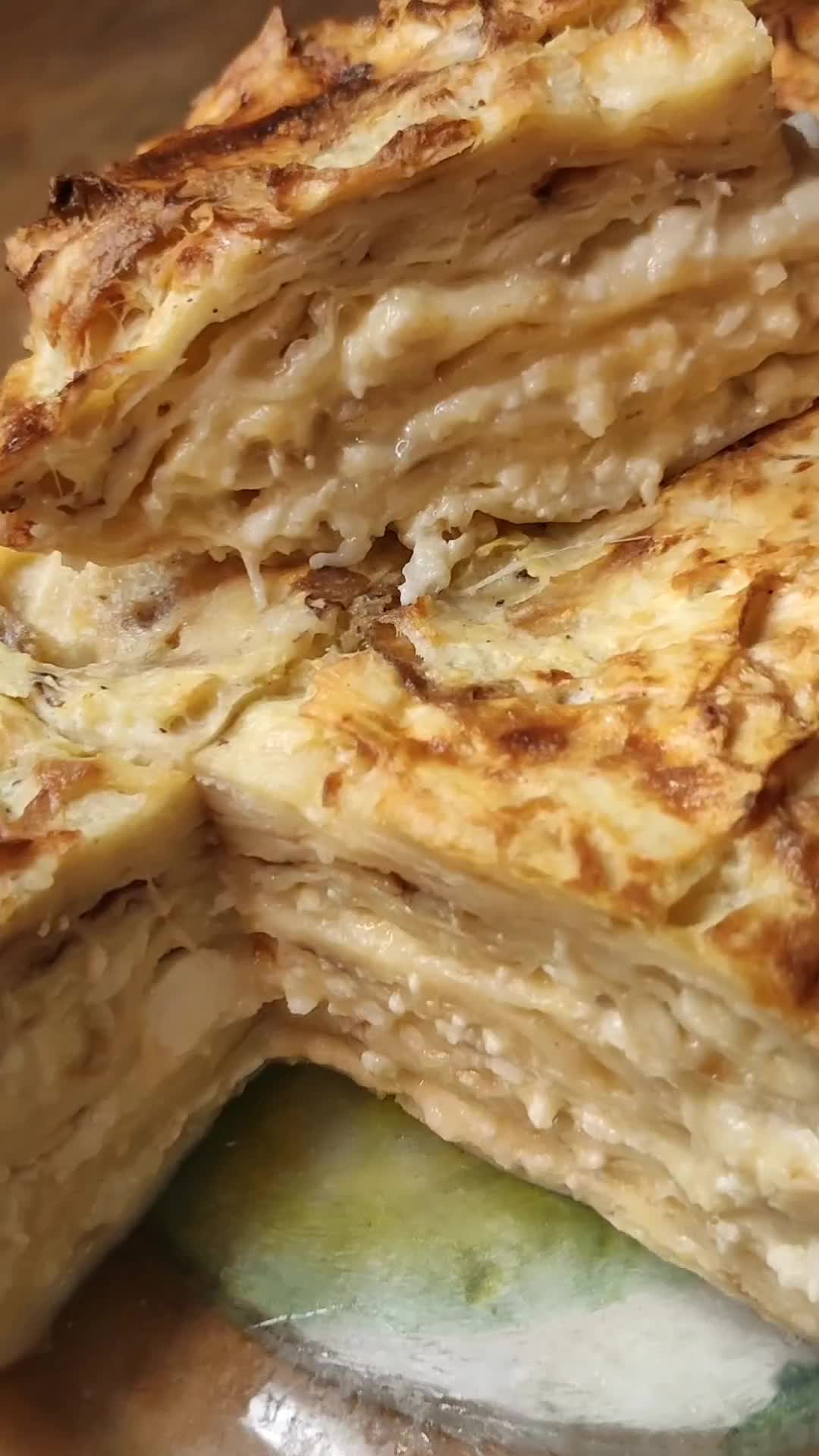 рулет из лаваша с творогом и сыром. пирог с сыром и зеленью. лаваш с творогом. пирог из лаваша с сыром и зеленью. запеканка из лаваша с сыром.