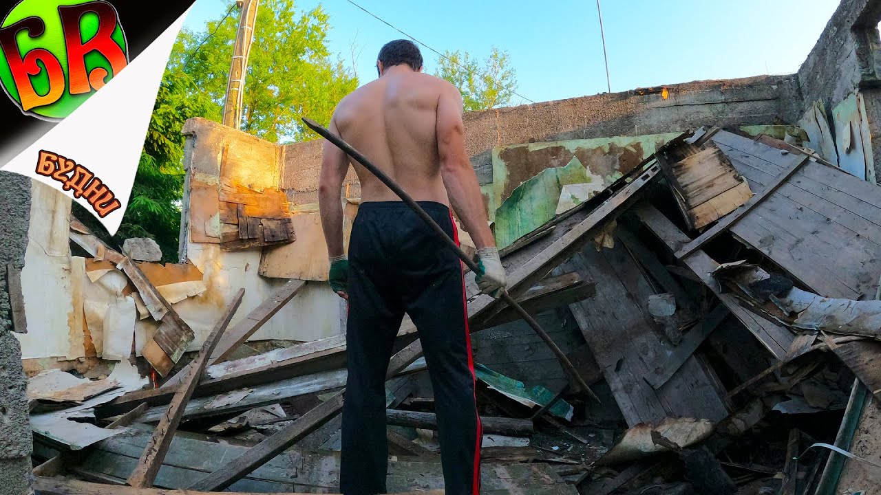 2 круглый. как вывести крышу на доме. вентиляционный короб на крышу. короб для дымохода на крыше. вытяжки в крышу частном доме.