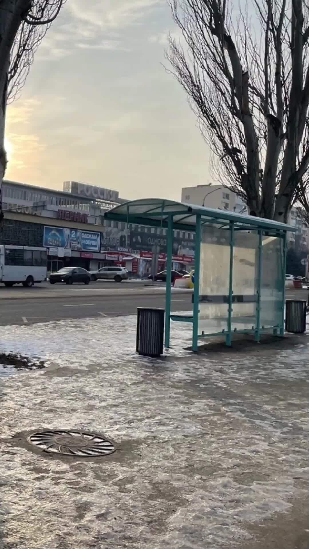 Типичный Луганск | Луганск сегодня. Почему один водитель останавливается на  новой остановке, а другой принципиально едет до Педа?? #луганскиеновости  #россияновости #лугансксегодня #лугансконлайн | Дзен