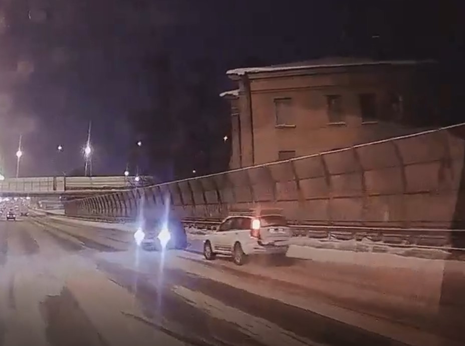 Авария в новошахтинске вчера вечером в 21. На кольце перевернулся. Всеволожск 27. 2 рославльский переулок авария. Авария в новошахтинске вчера.