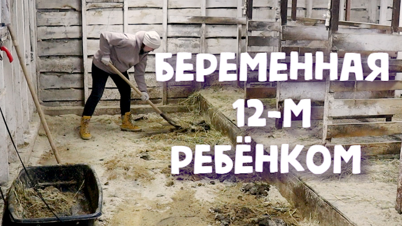 женщина с ребенком. живу с мамой. жить с мамой это нормально. жить с мамой это нормально. объятия мамы.