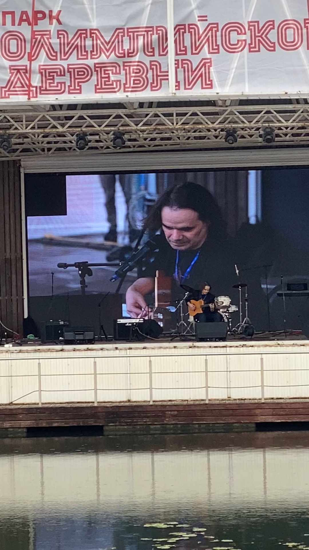 легкий синий дождь японская песня. дождь гортензии аниме. легкий синий дождь японская песня. аниме под дождем. статусы в ватсап картинки дождь.