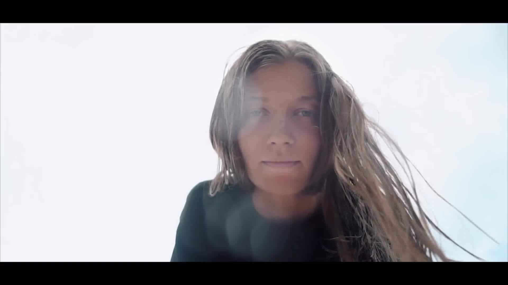 2 маши босая обложка. песня на край света босая. босая 2 маши слова. мария зайцева босая. 2 маши босая обложка.