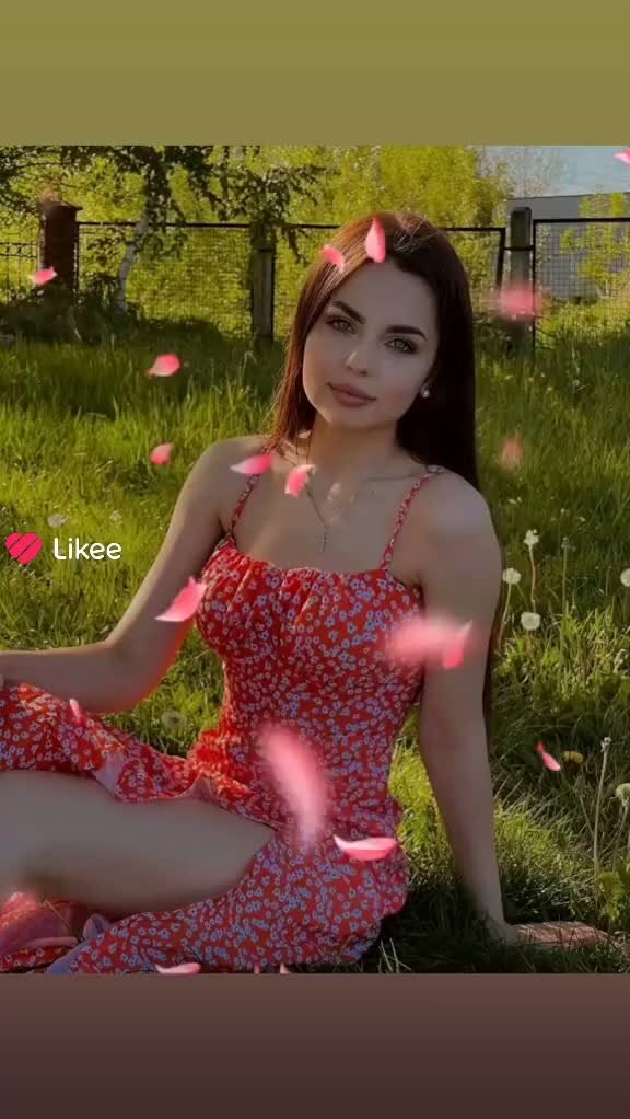 Детдомовские девушки красивые. Кастинг мисс минск 2013. Грид герл 2003 год. Света заединова. Аманда сейфрид ноги.