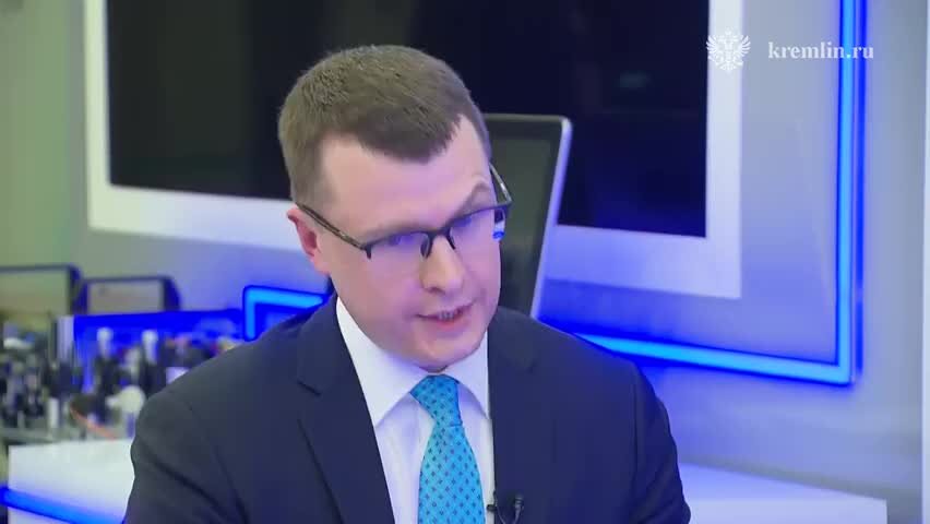 это может быть в любом месте. счастливым можно быть где угодно как угодно когда угодно. можно быть счастливым. можно быть счастливым когда угодно как угодно где но не с кем. молись всегда.