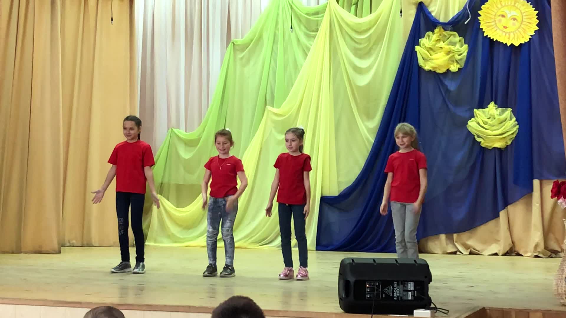 Я влюбился в одноклассницу. Что делать если влюбился в одноклассницу. Что делать если влюбилась. Самая лучшая одноклассница. Мемы про красивых одноклассниц.