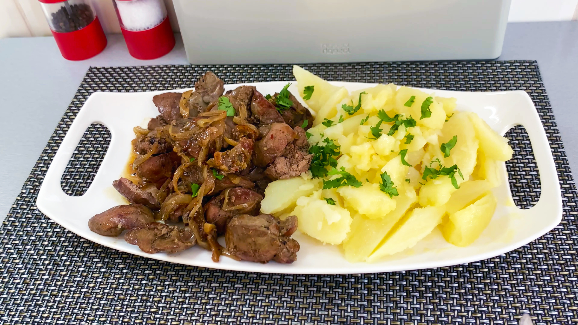 Как приготовить куриную печень с картошкой. Как приготовить куриную печень с картошкой