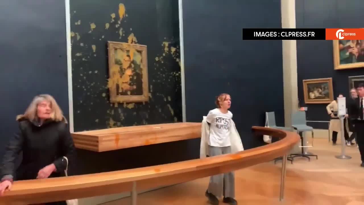 Смерть от воды выпитой. Поминальная стопка с хлебом. Вода для усопшего. Поминальный стакан с водкой и хлебом. Тонущая невеста.