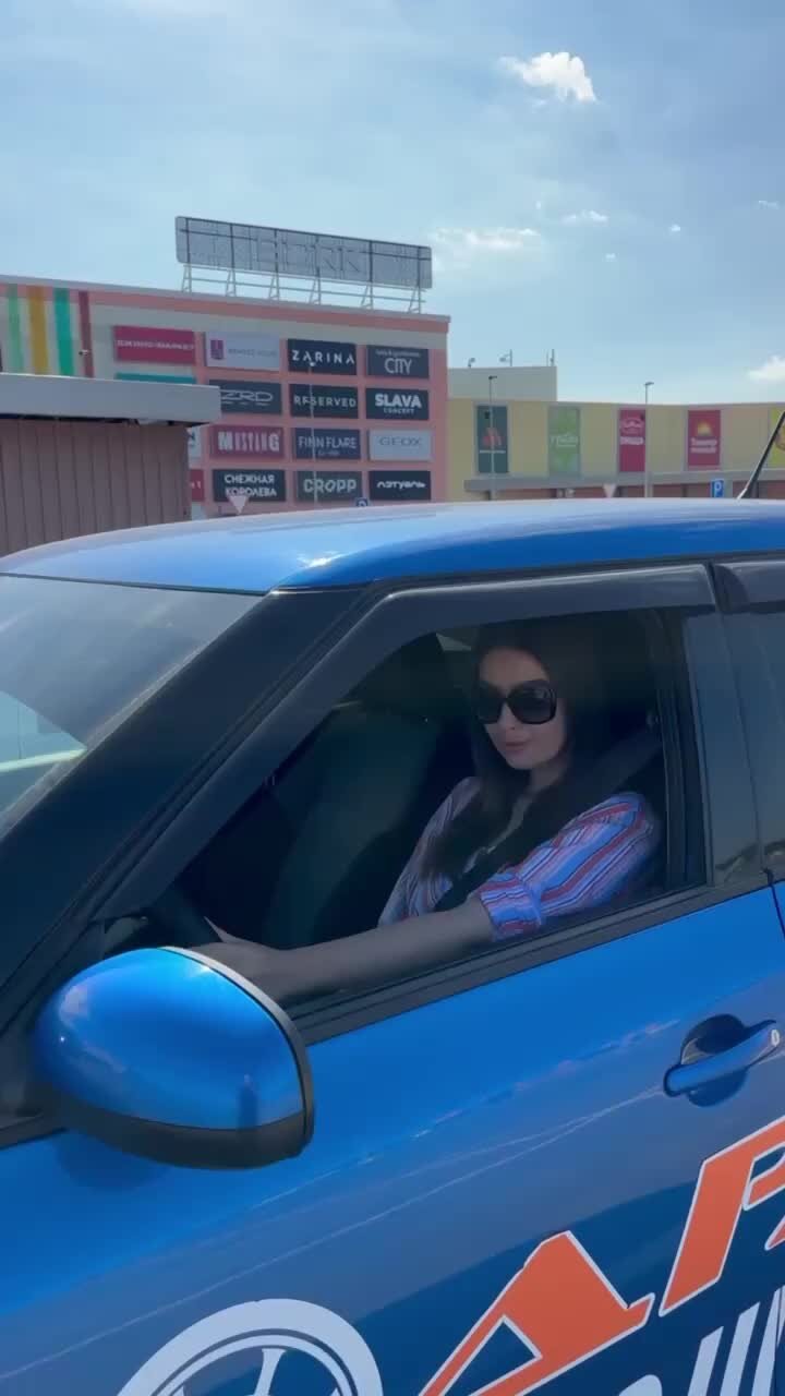 Песня парковка. Песня парковка. Песня парковка. Гривина певица. Слоган внедорожья.