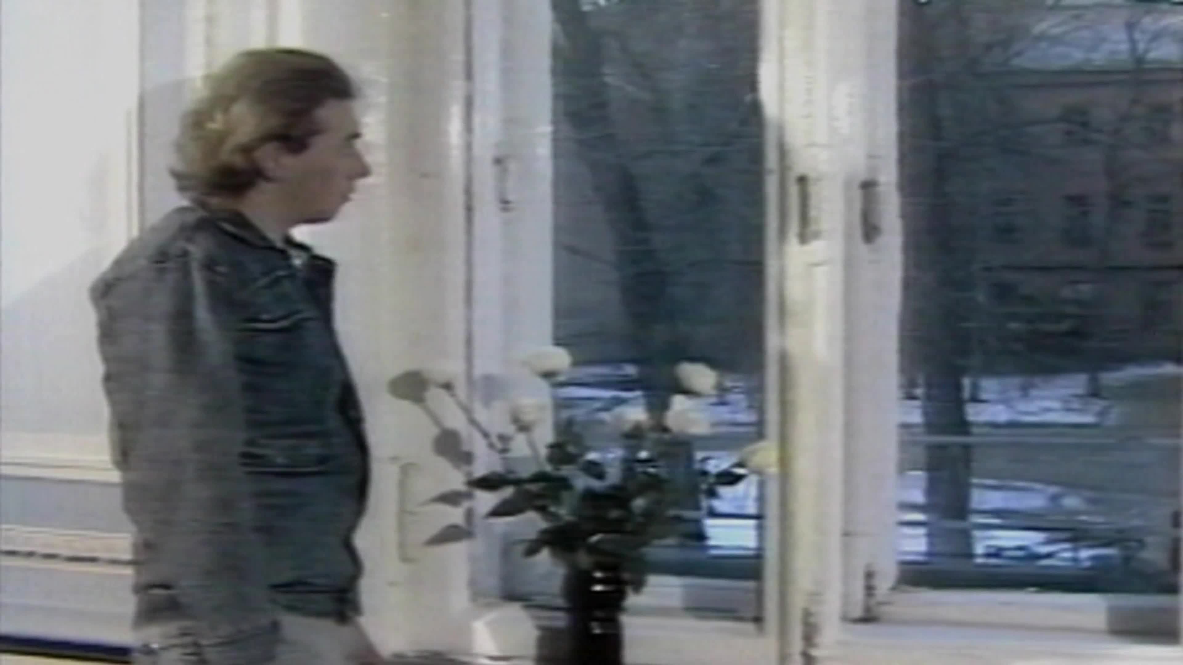 песня белые розы клип видео. юрий шатунов белые розы официальный клип 1989. клип белые розы. елена крылова ласковый май. ласковый май юра шатунов в клипе белые розы.