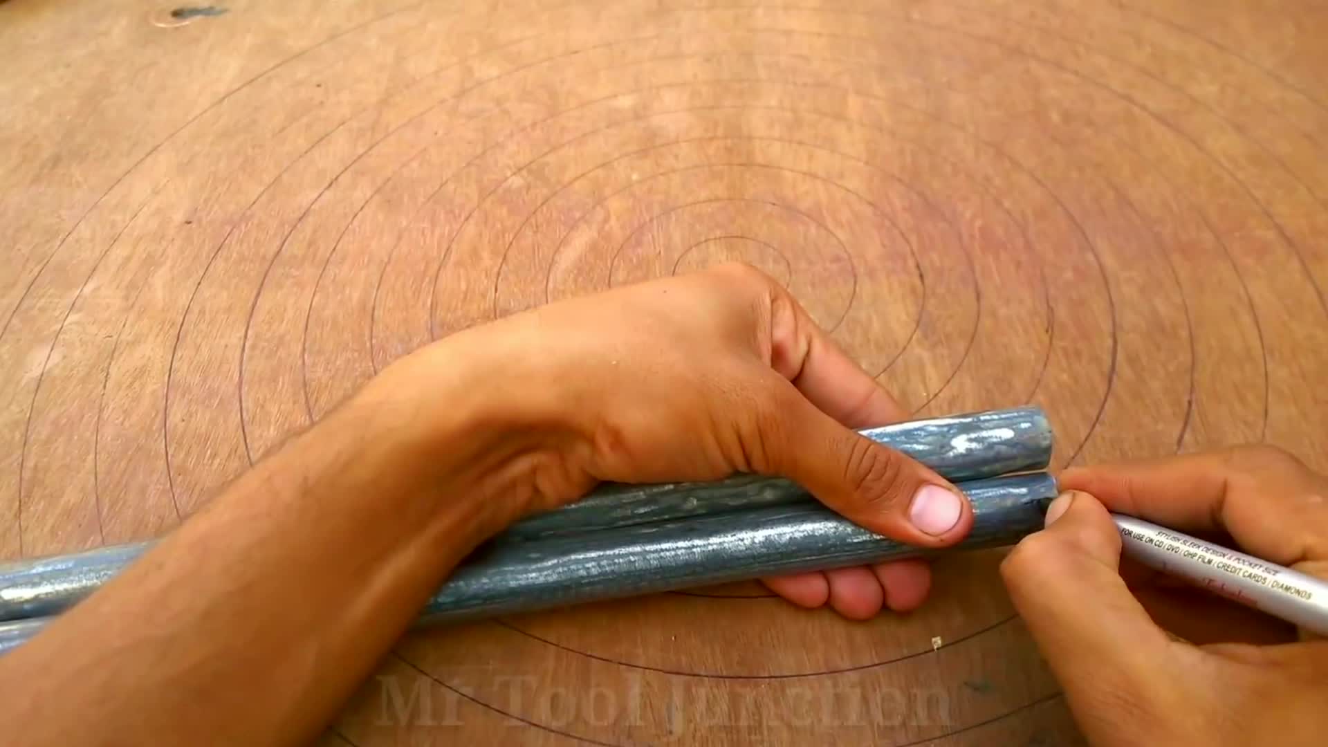 Самодельный детский автомобиль. Самоделки для автомобиля. Порше из велосипеда. Бугатти вейрон из дерева. Арбалет с натягом 800 кг.