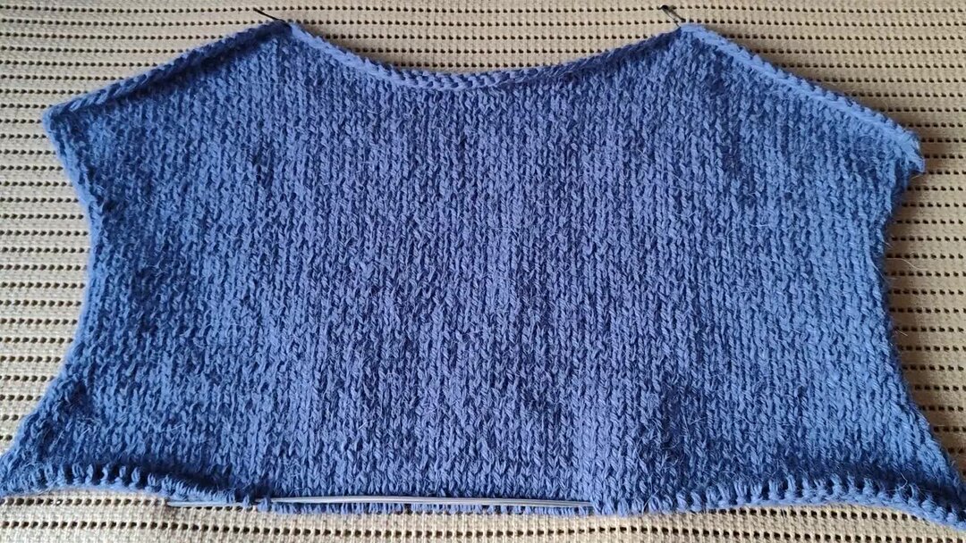 Формирование горловины укороченными рядами. Горловина укороченными рядами. Частичное вязание спицами без дырочек. Вязка укороченные ряды. Вяжем горловину укороченными рядами спицами схемы.