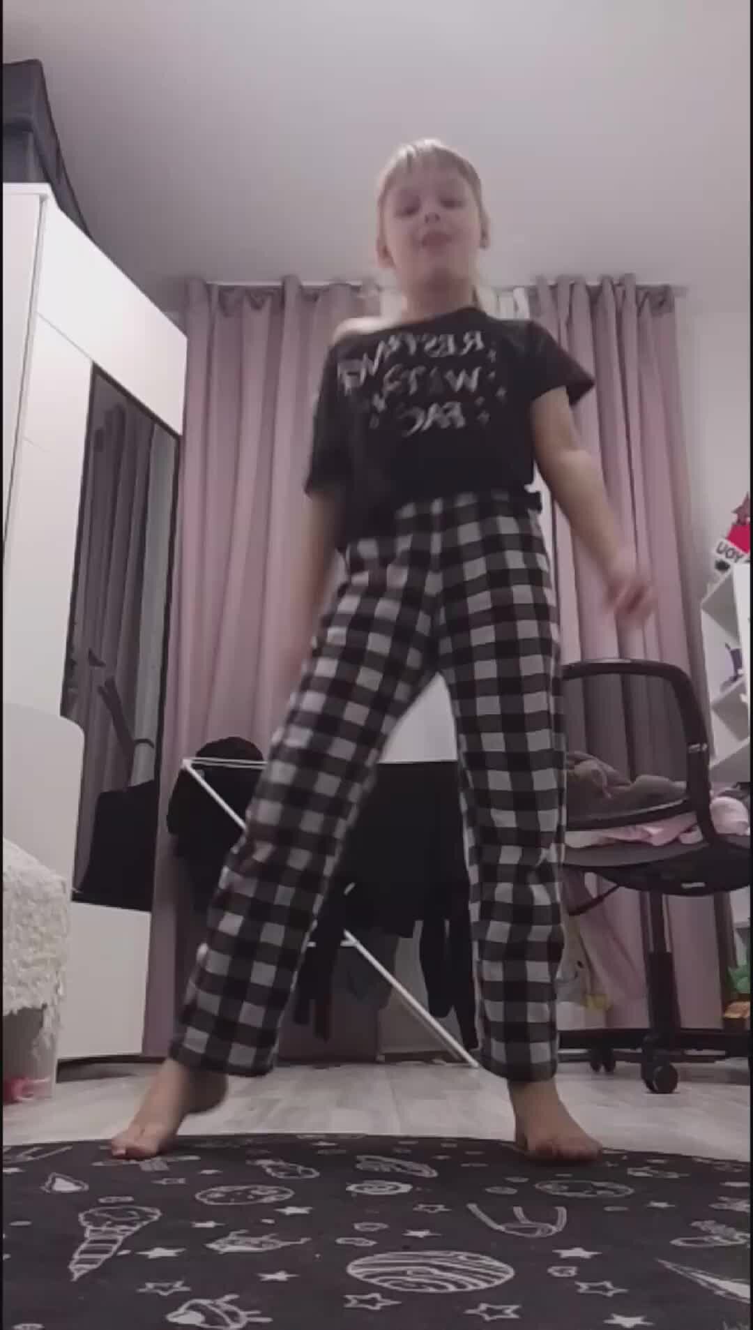 Чипи чипи чапа чапа котик видео. Чип из мультфильма чип и дейл. Чипи чипи чапа чапа котик видео. Чипи чипи чапа чапа котик видео. Чип и дейл мультфильм.