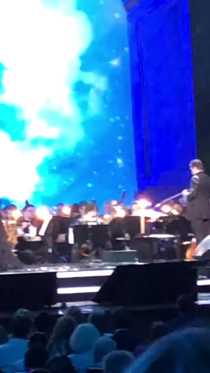 Саксофонист на берегу моря. Душа картинки. Женщина со скрипкой. Душа звучит. Песня душа в исполнении.