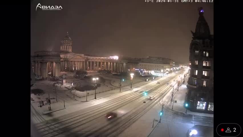 Будят ночью. Девушка в клшачкй клетке. Пробуждение по ночам. Проснулся ночью. Спящий человек.