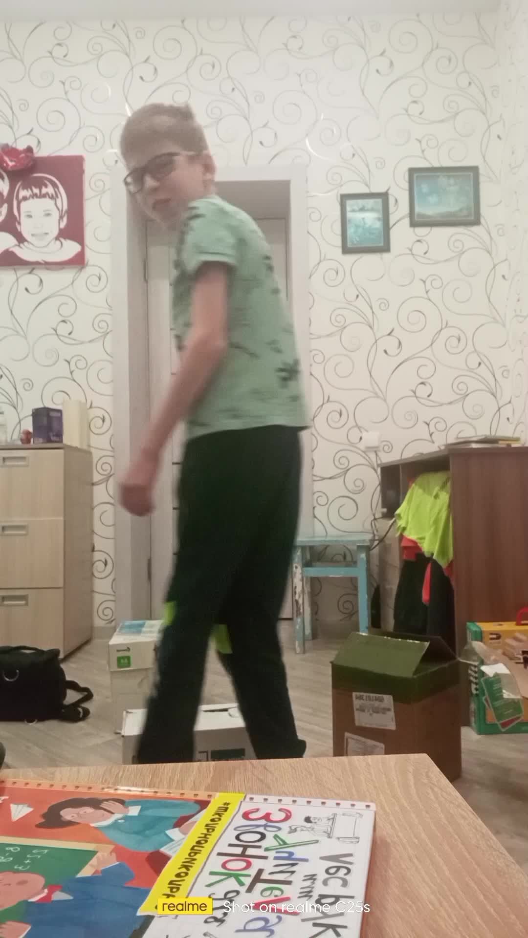 4 выбери правильную коробку челлендж. Выбери коробку чтобы выжить. 4 выбери правильную коробку челлендж. 4 выбери правильную коробку челлендж. Выбери правильную коробку чтобы выжить а4.