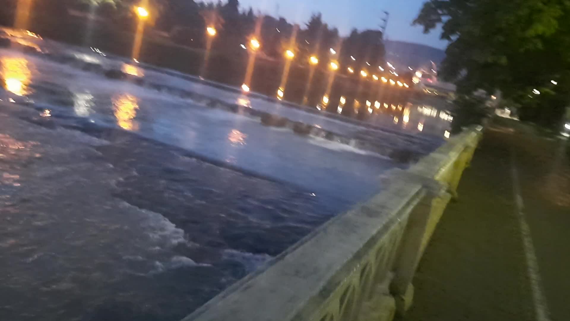 Река гломма в норвегии. Приснилась река. Ночь река луна. Широкая река во сне. Северное сияние в верхней тойме архангельской.