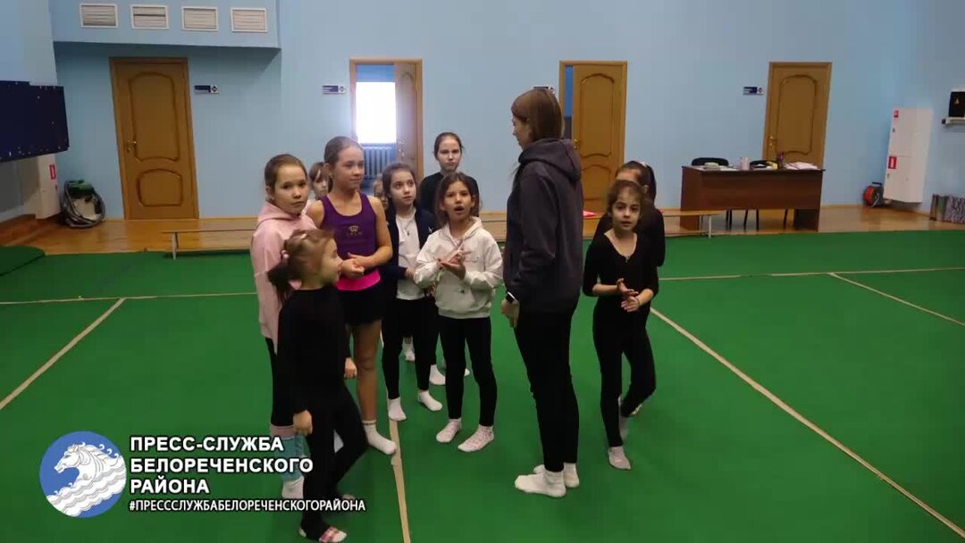 Комплекс ору с гимнастической палкой 10 упражнений таблица. 6 упражнений физкультура. Упражнения по физкультуре для разминки с описанием. 6 упражнений физкультура. 6 упражнений физкультура.