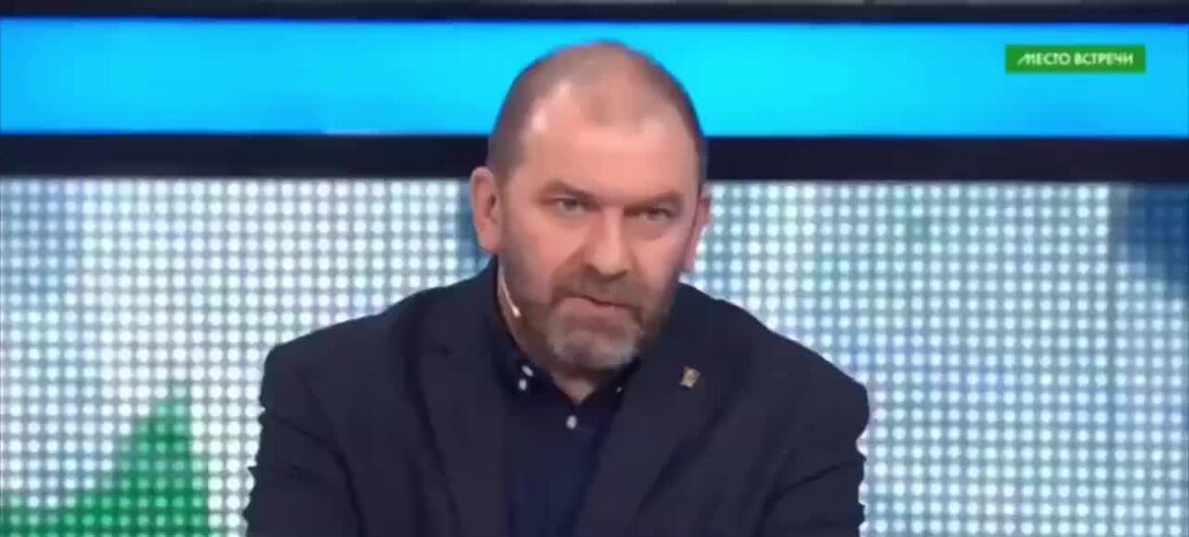 Люди рассказывают одно и тоже. Разговор людей. Каждый раз одно и тоже. Убеждать людей. Беседа людей.