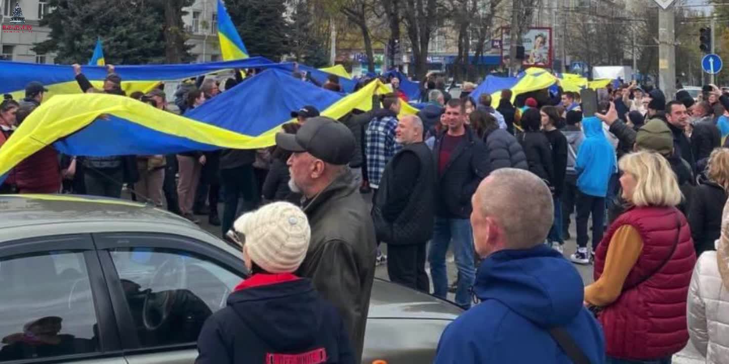 Свежие новости херсона сегодня. Демонстрации в Херсоне. Херсон украинский флаг. Херсон празднует освобождение от оккупантов. Херсон празднует освобождение.