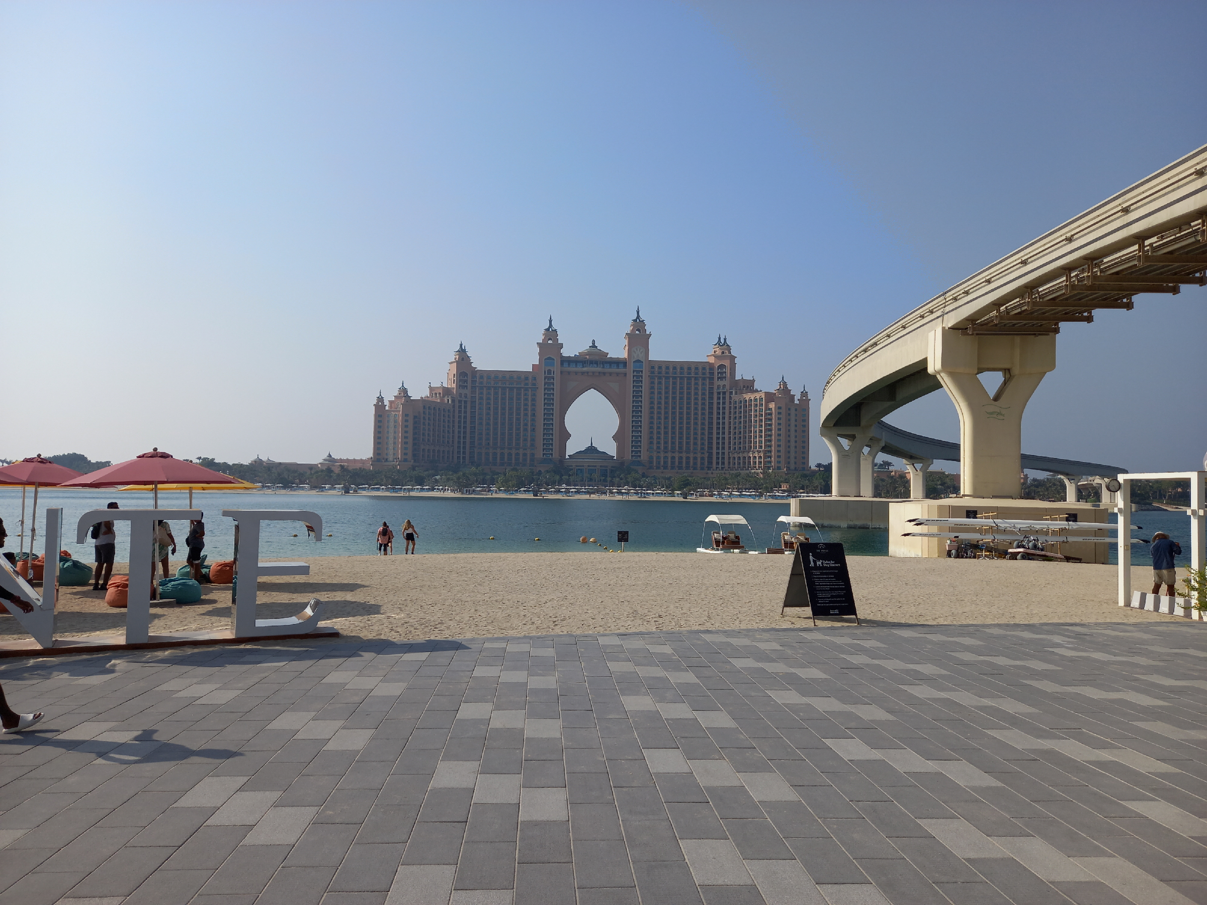 Остров в дубае палм-джумейра. Джумейра дубай. Искусственный остров пальма джумейра в оаэ. Пальм джумейра palm jumeirah. Искусственный остров палм-дейра.