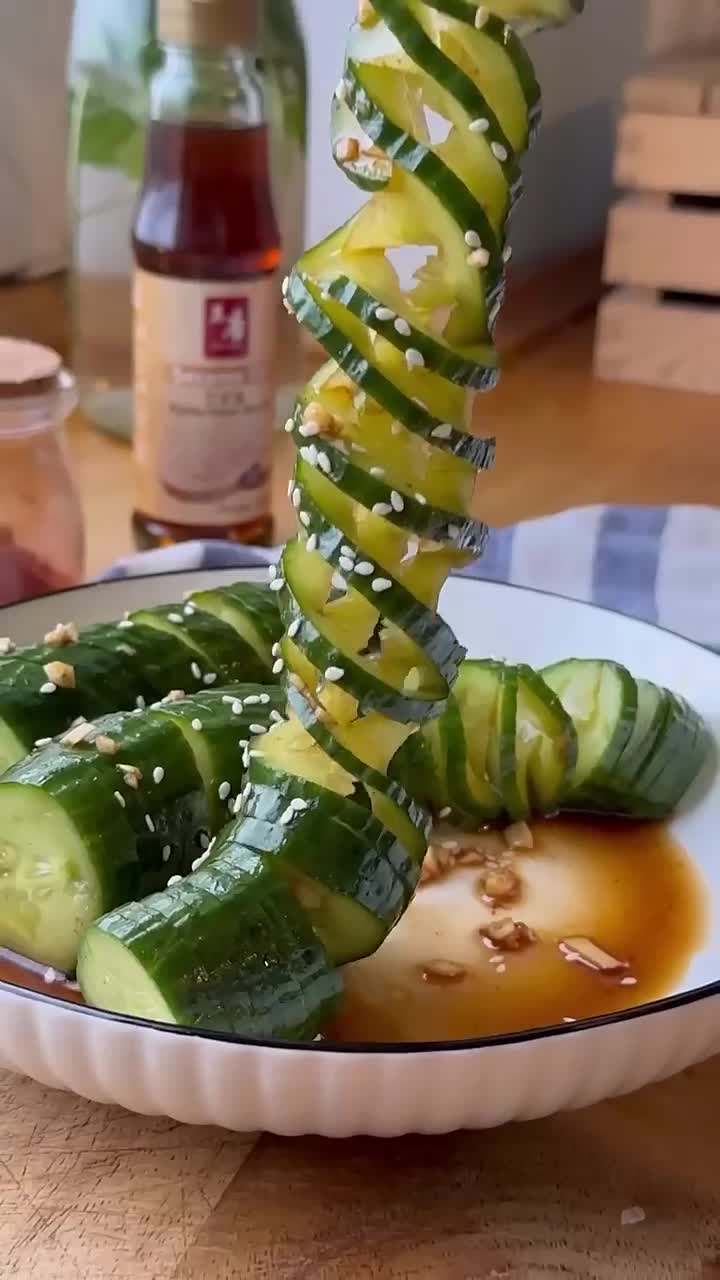 азиатские огурцы. необычные огурцы. азиатский салат из огурцов. битые огурцы. битые огурцы.