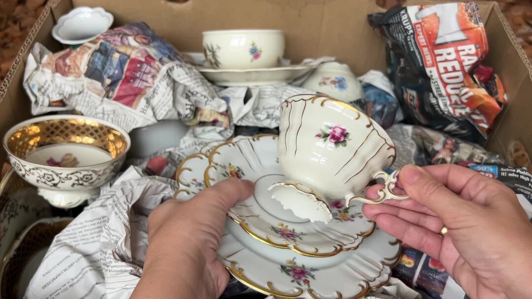 Фарфоровая статуэтка em exclusive collection. Статуэтка фарфоровая ссср лфз "кот и повар". Jean gille фарфор статуэтки. Ем фарфор. Чайник заварочный фарфоровый англия.