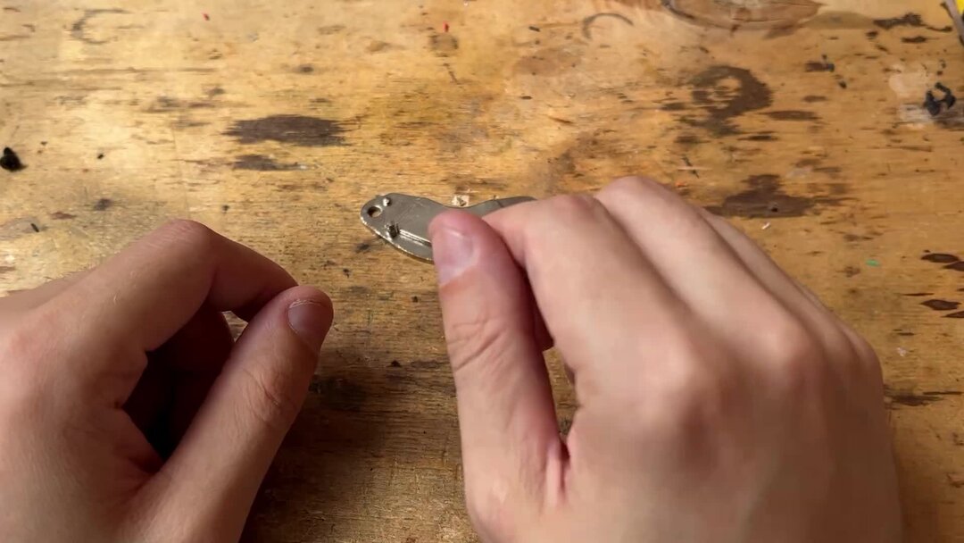 Как отклеить магнит жесткого диска от пластины и не сломать его ...