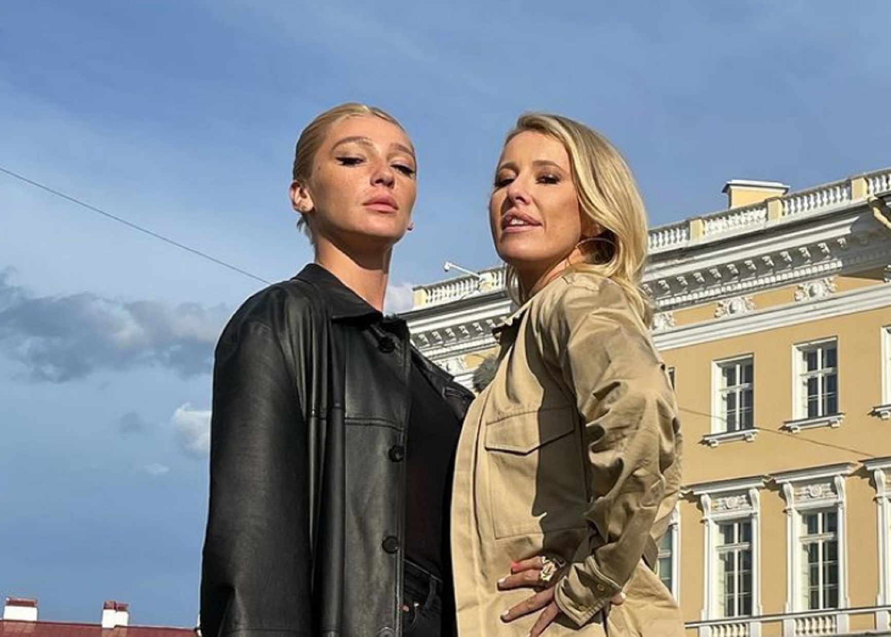 Ивлеева вечеринка 20 декабря. Настя ивлеева кобры. Ивлеева собчак на вечеринке. Собчак с ивлеевой. Ивлеева собчак на вечеринке.