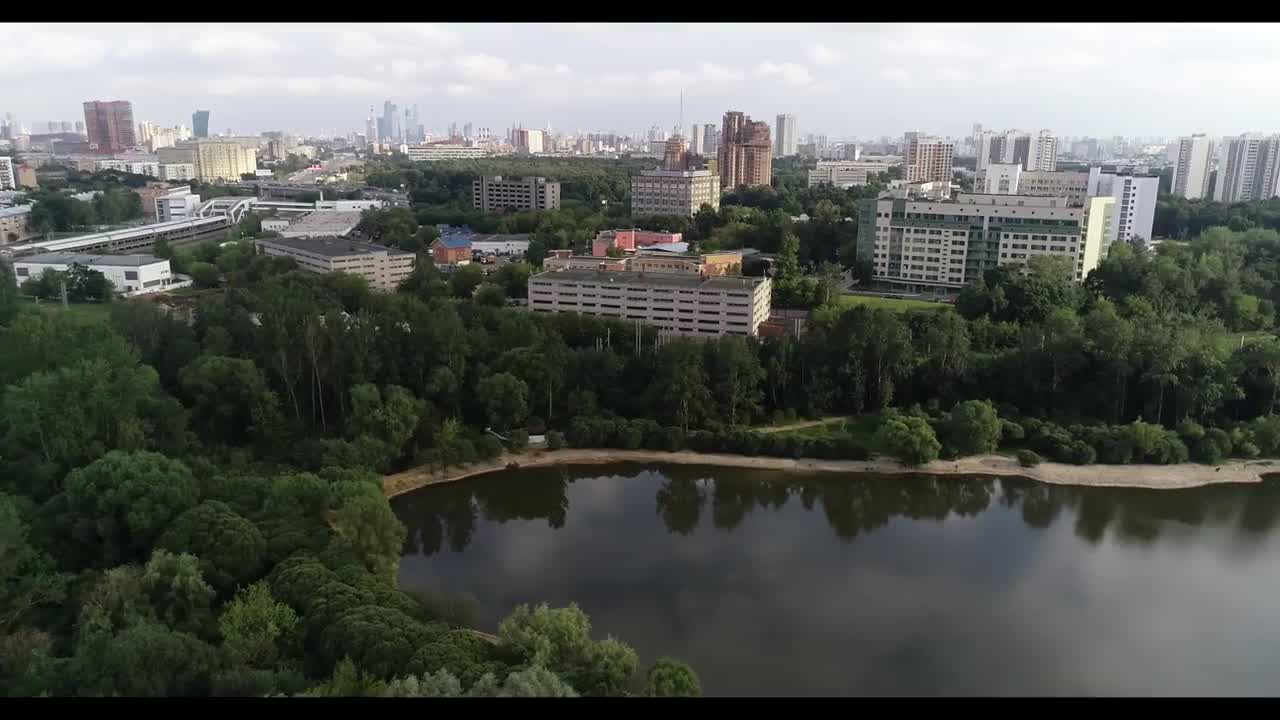 Окружающее протекать